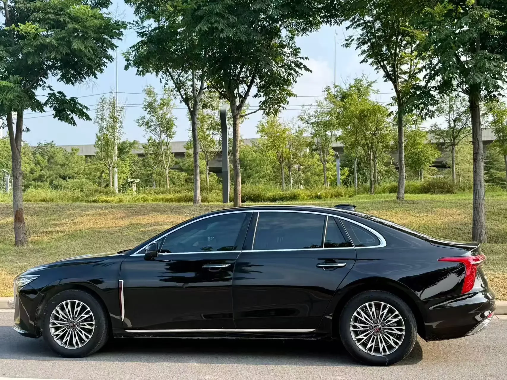 Hongqi H5