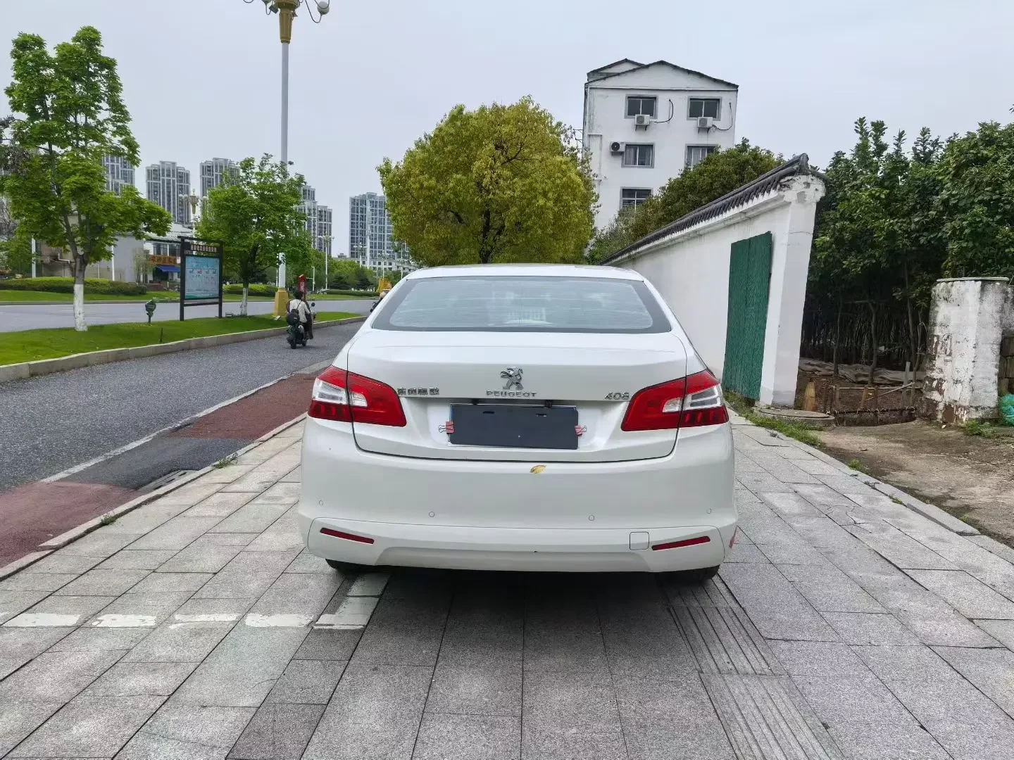 Peugeot 408
