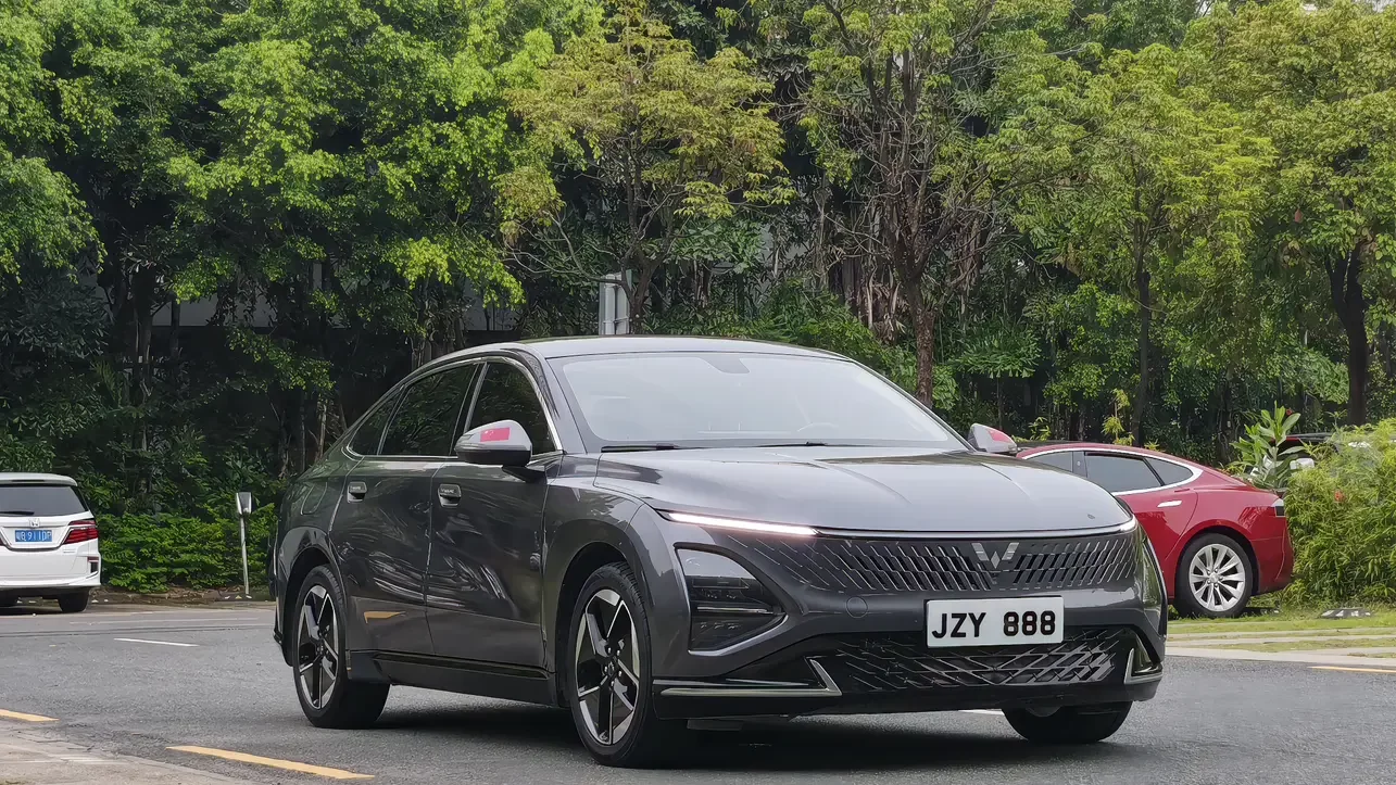 Wuling Starlight PHEV