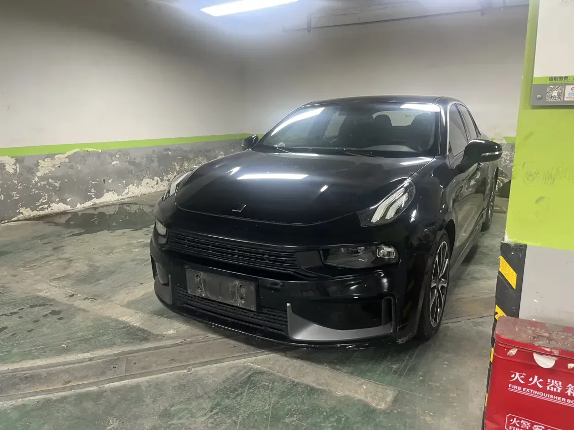 Lynk & Co 03