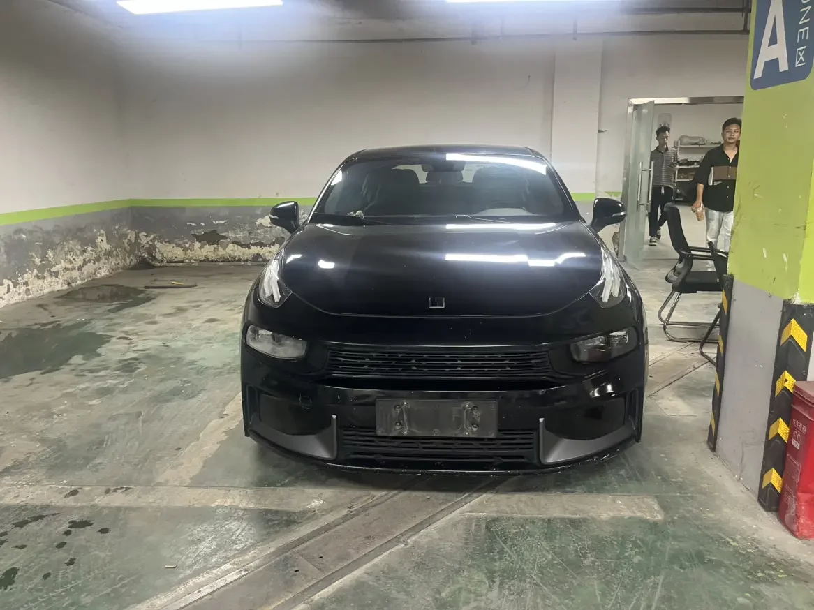 Lynk & Co 03