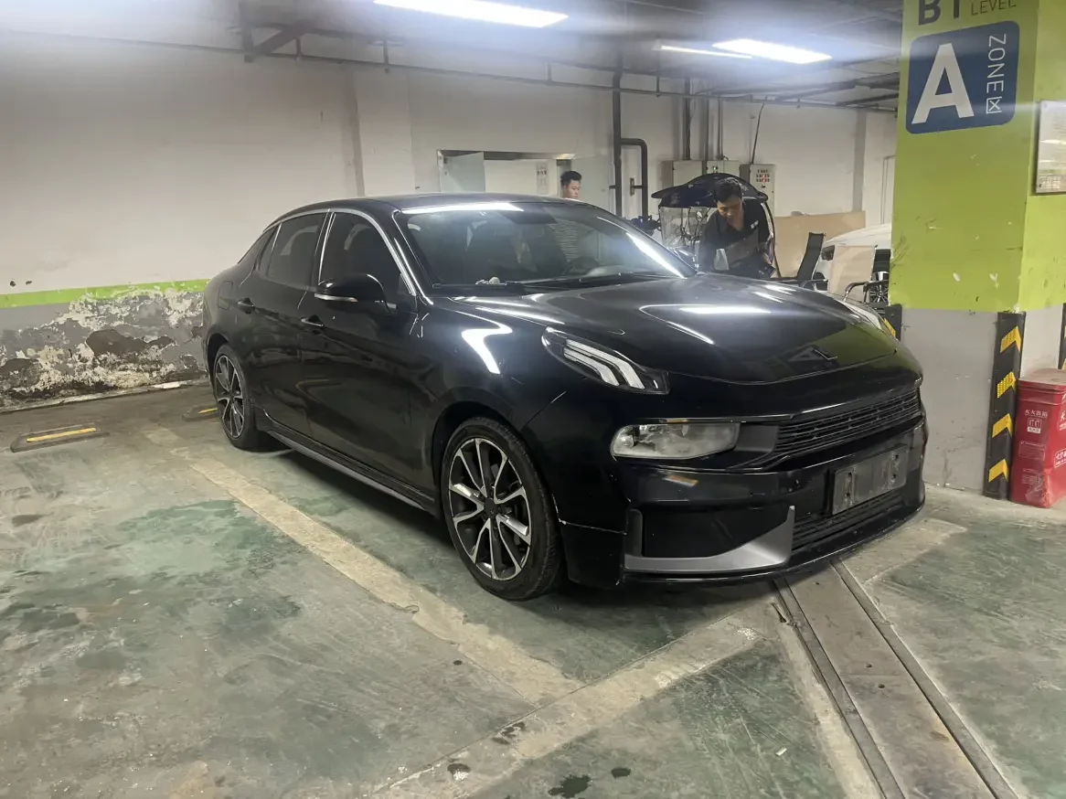 Lynk & Co 03