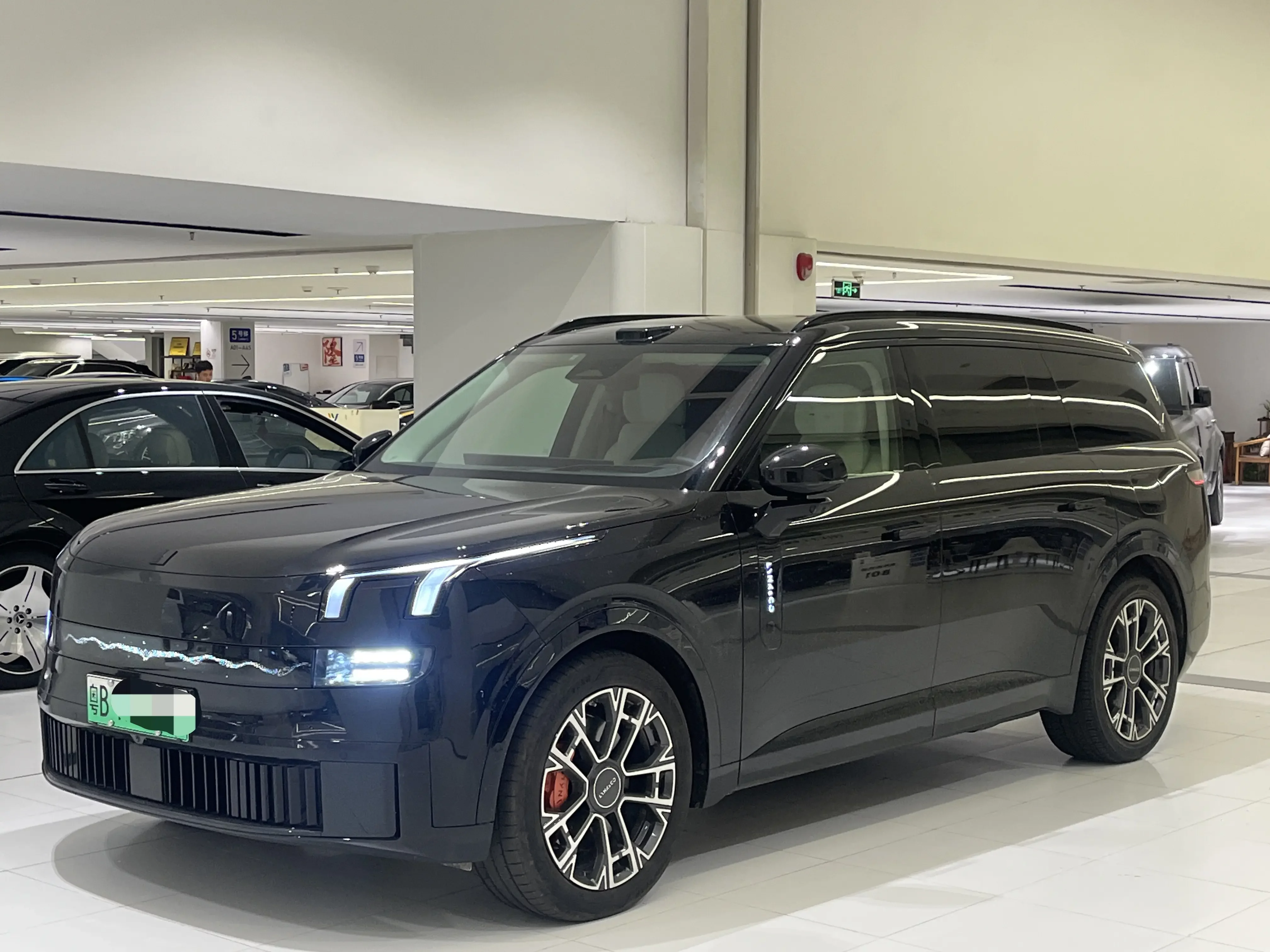 Lynk & Co 900