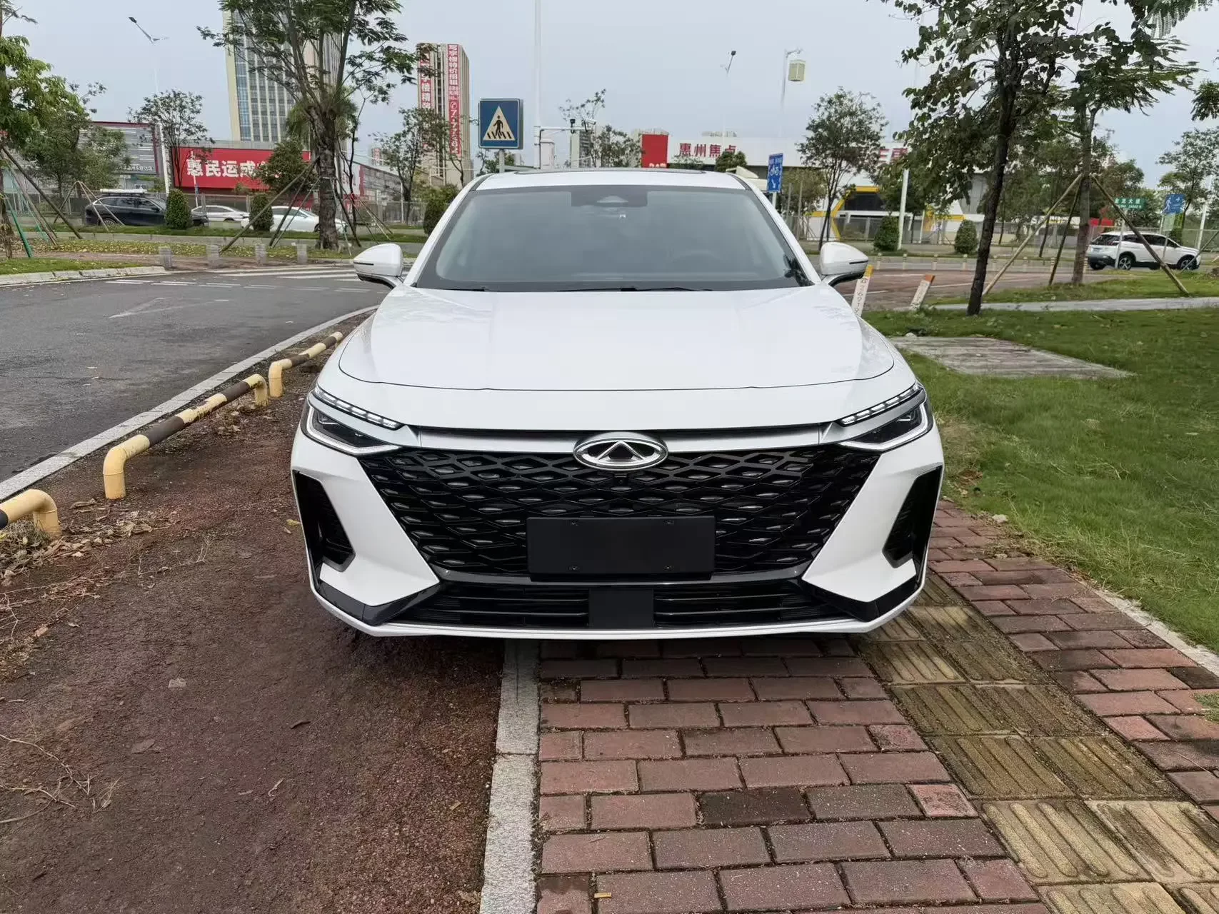 Chery Arrizo 8
