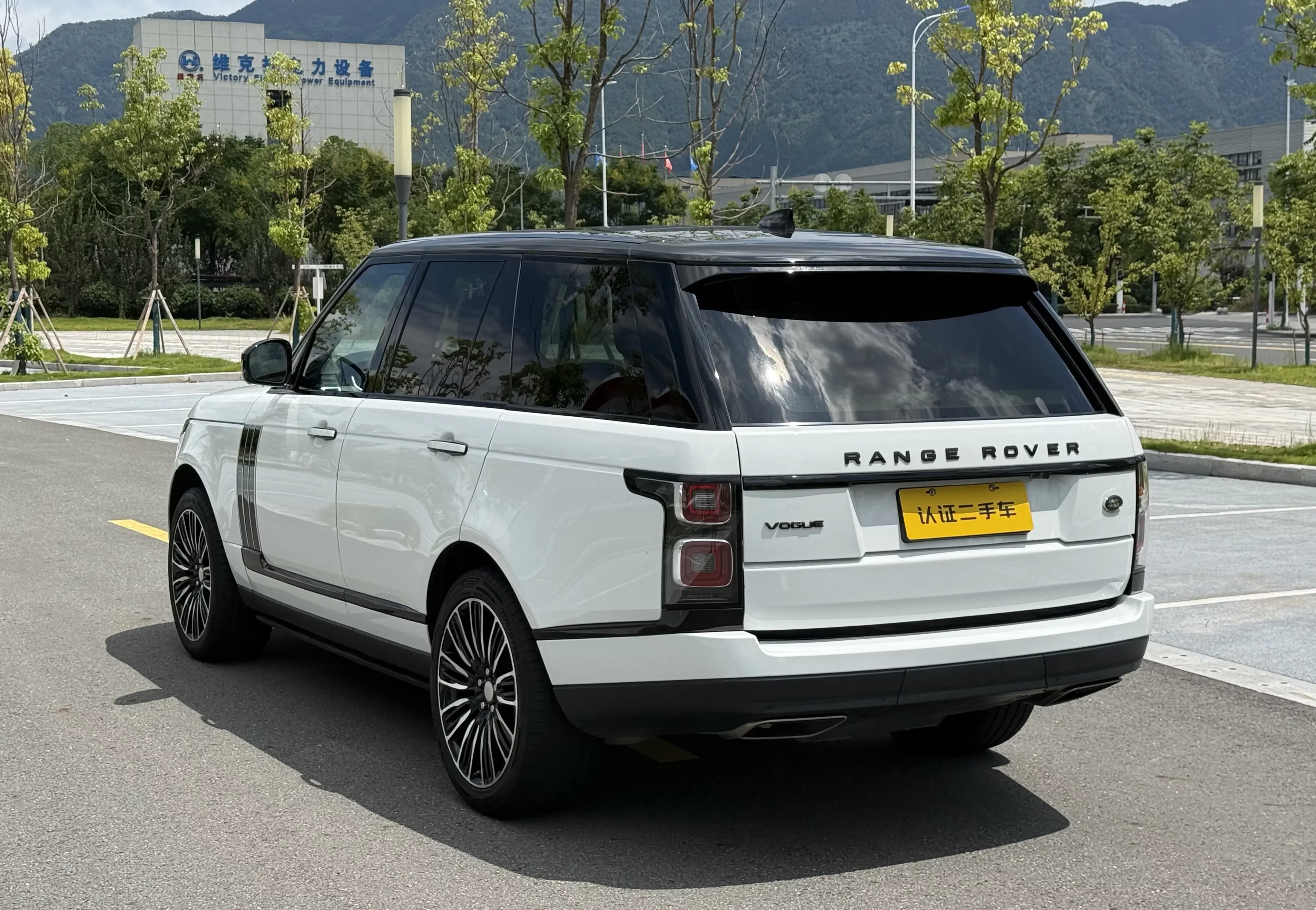Land Rover range rover