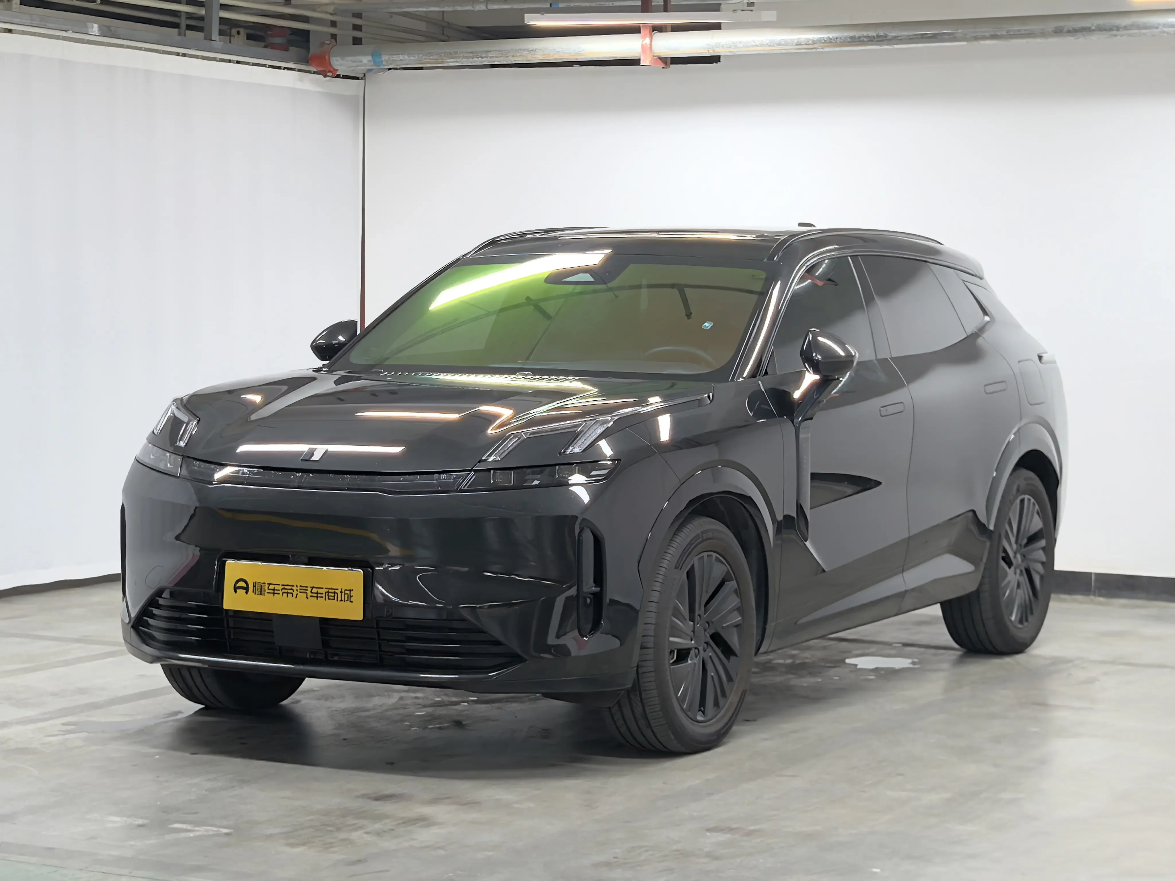 Lynk & Co 08 EM-P