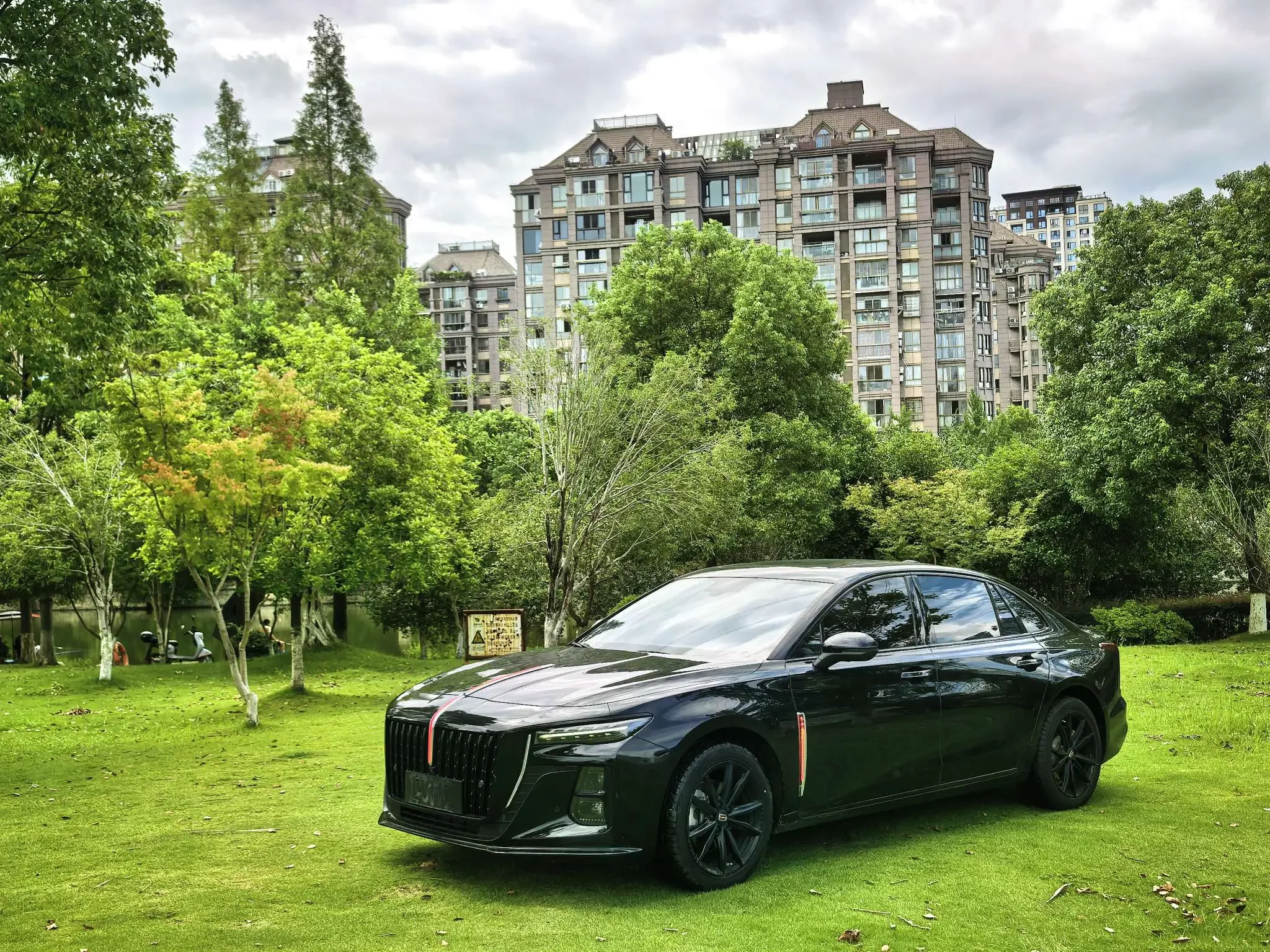 Hongqi H5
