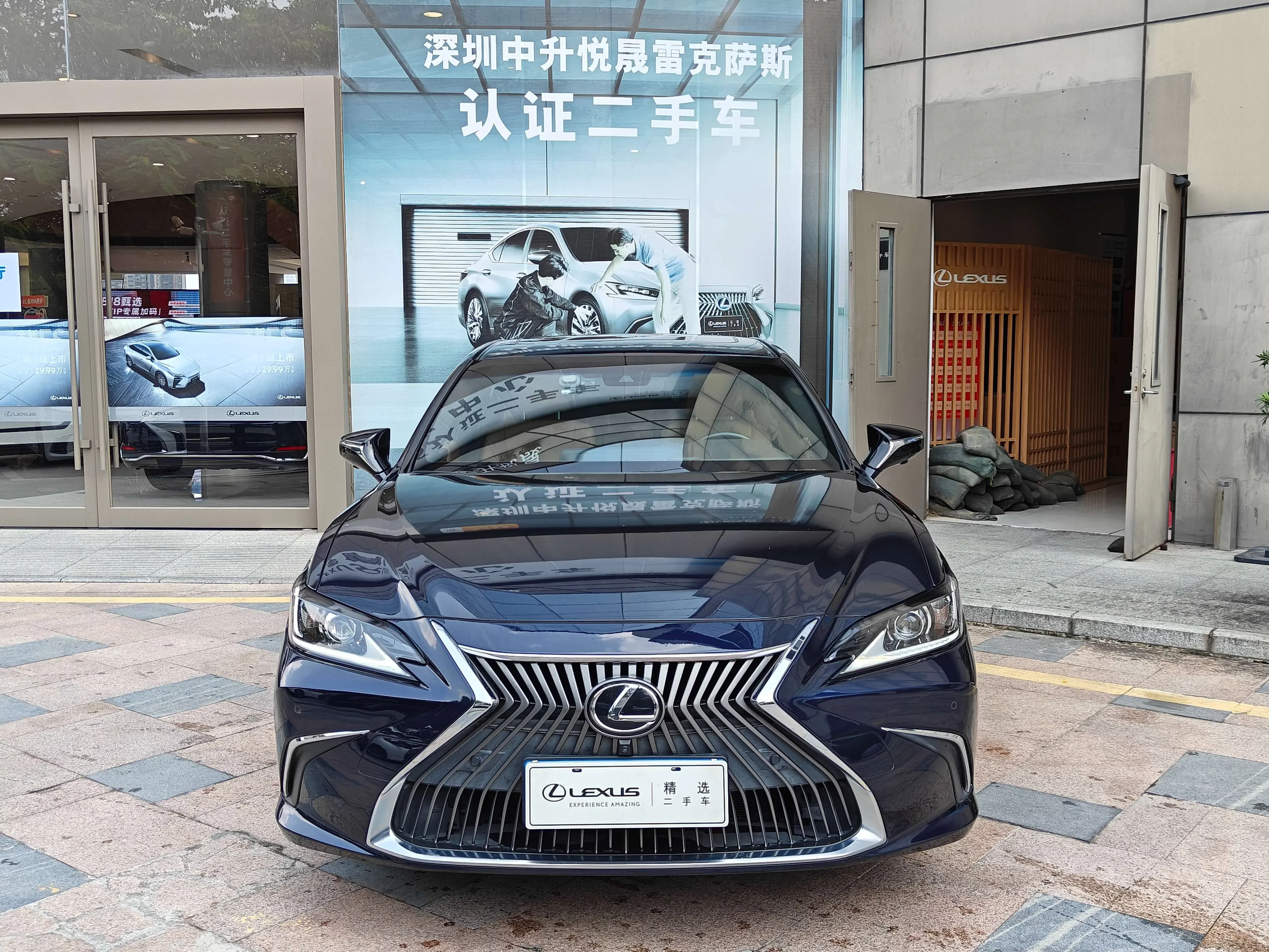 Lexus ES