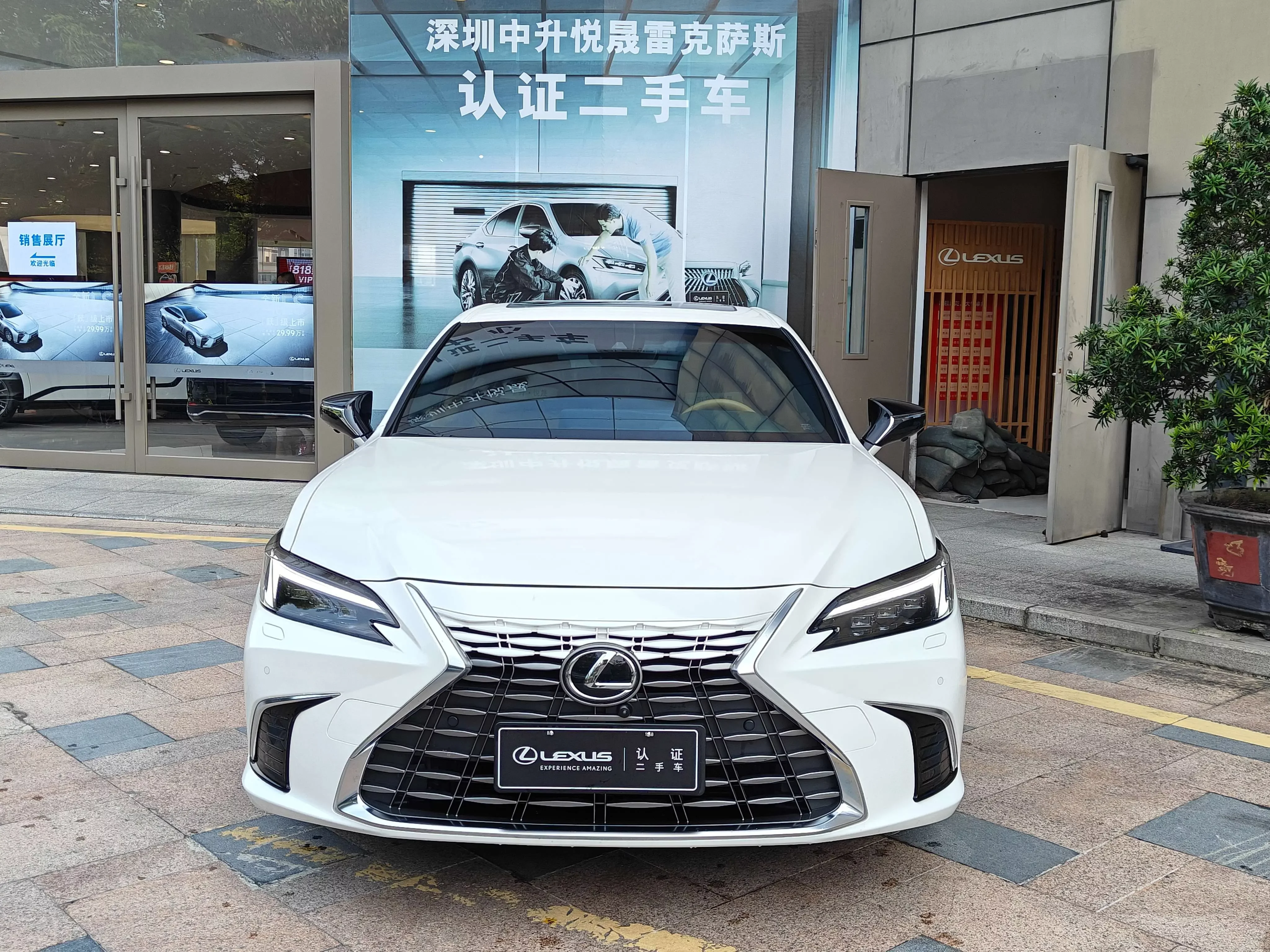 Lexus ES