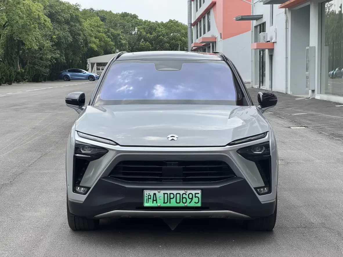 NIO ES8