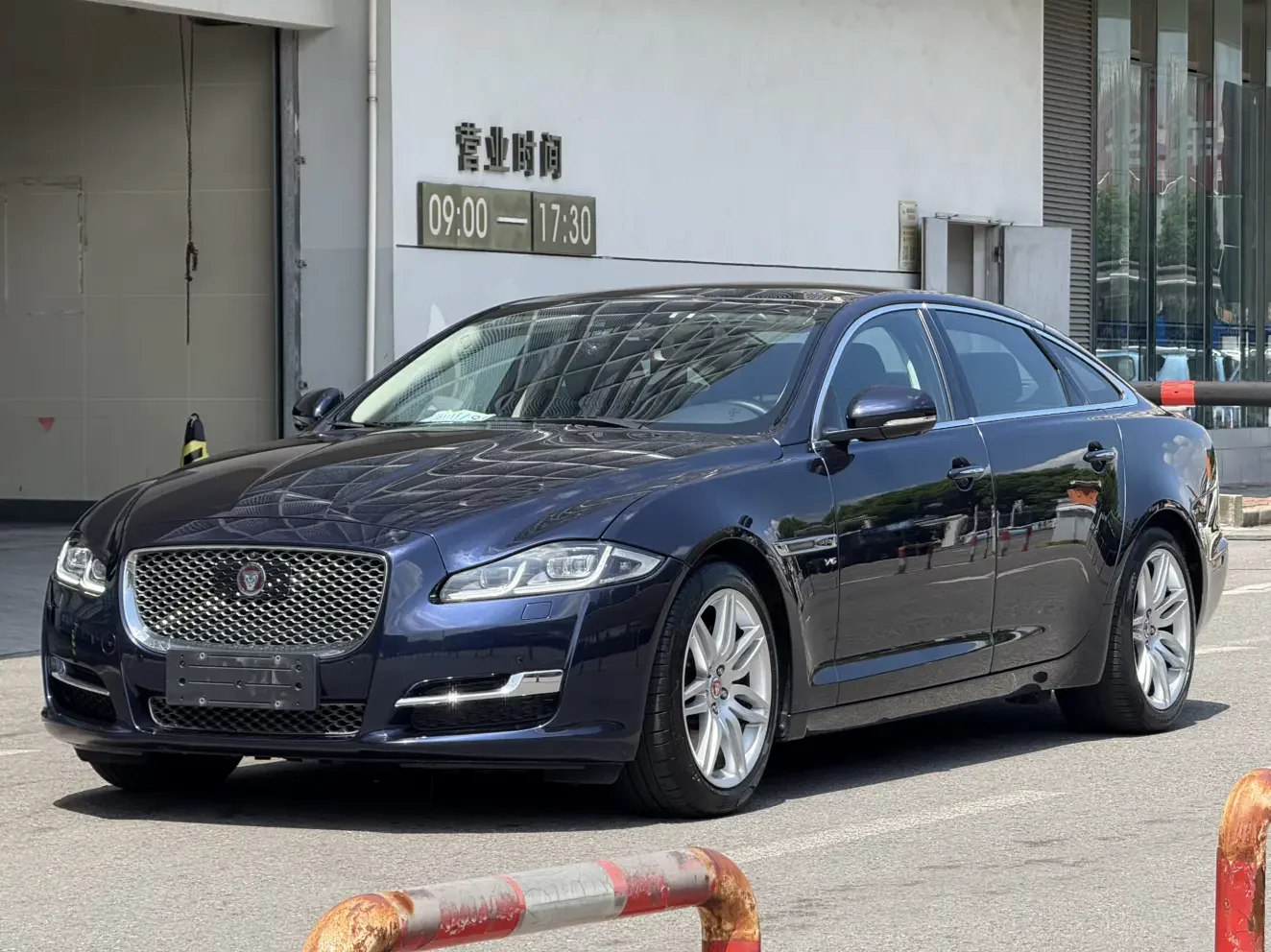 Jaguar XJ