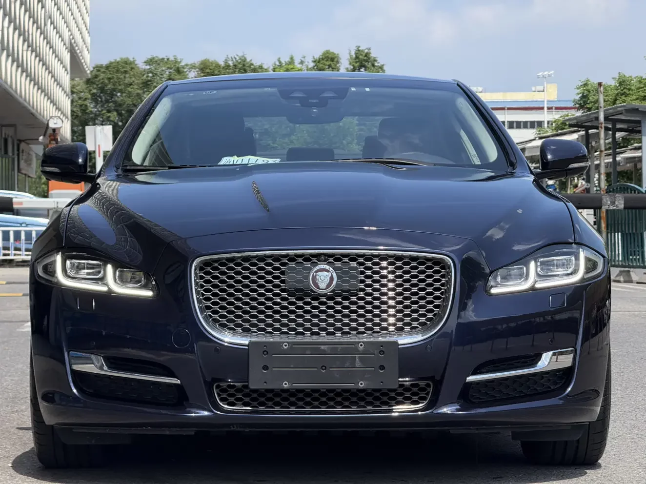 Jaguar XJ