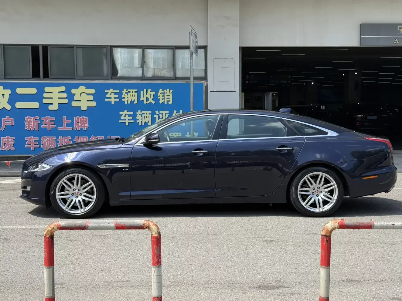 Jaguar XJ