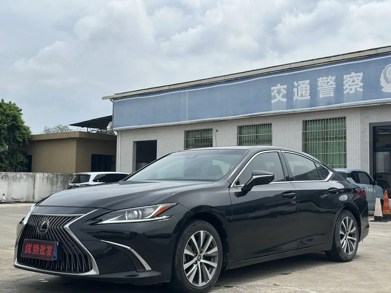 Lexus ES