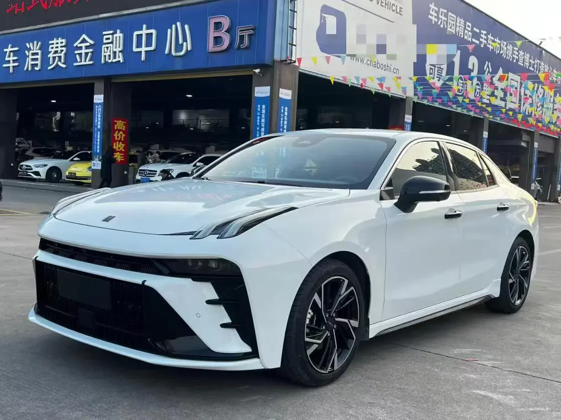 Lynk & Co 03