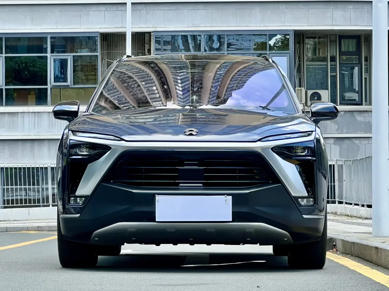 NIO ES8
