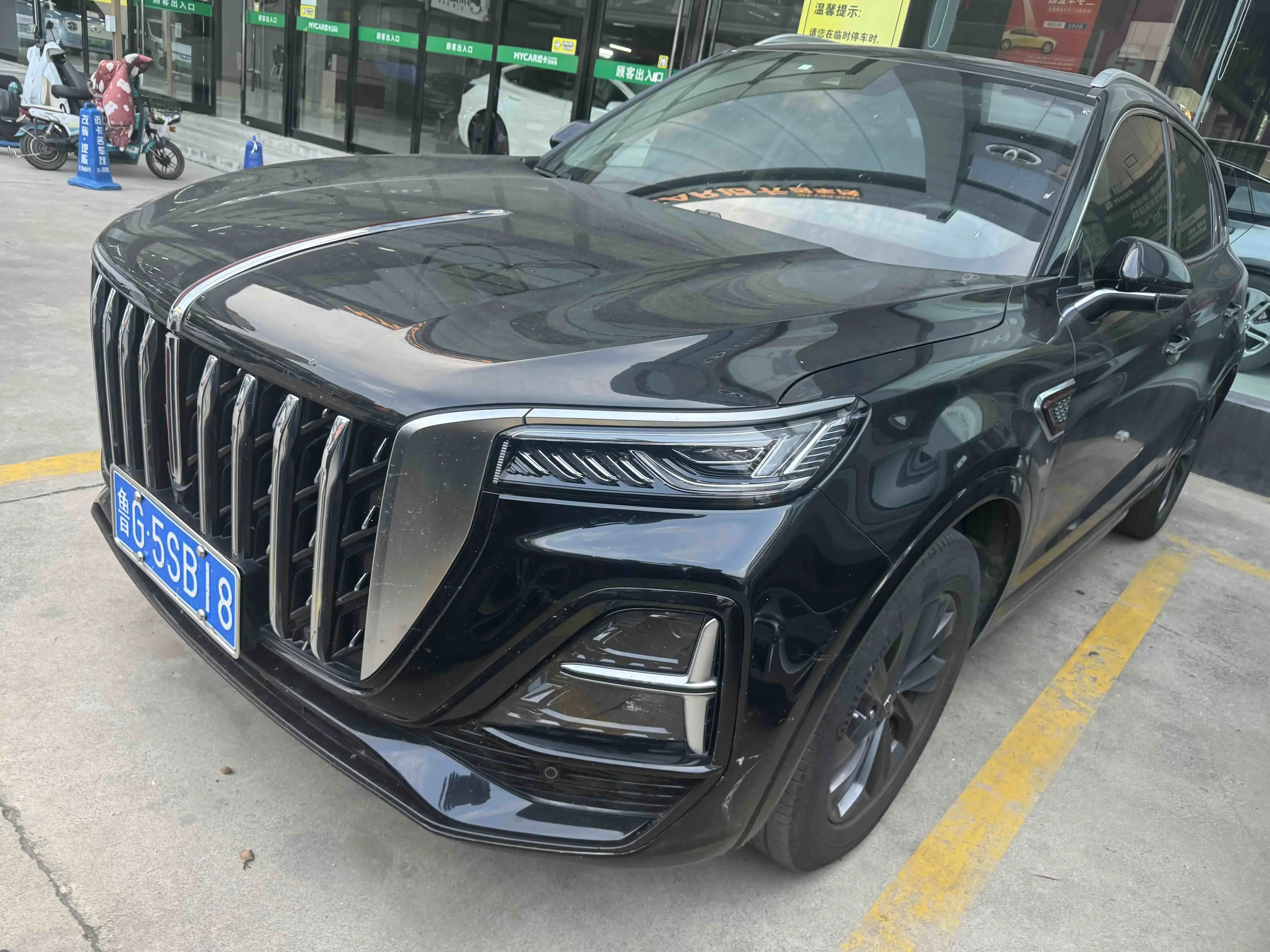 Hongqi HS5