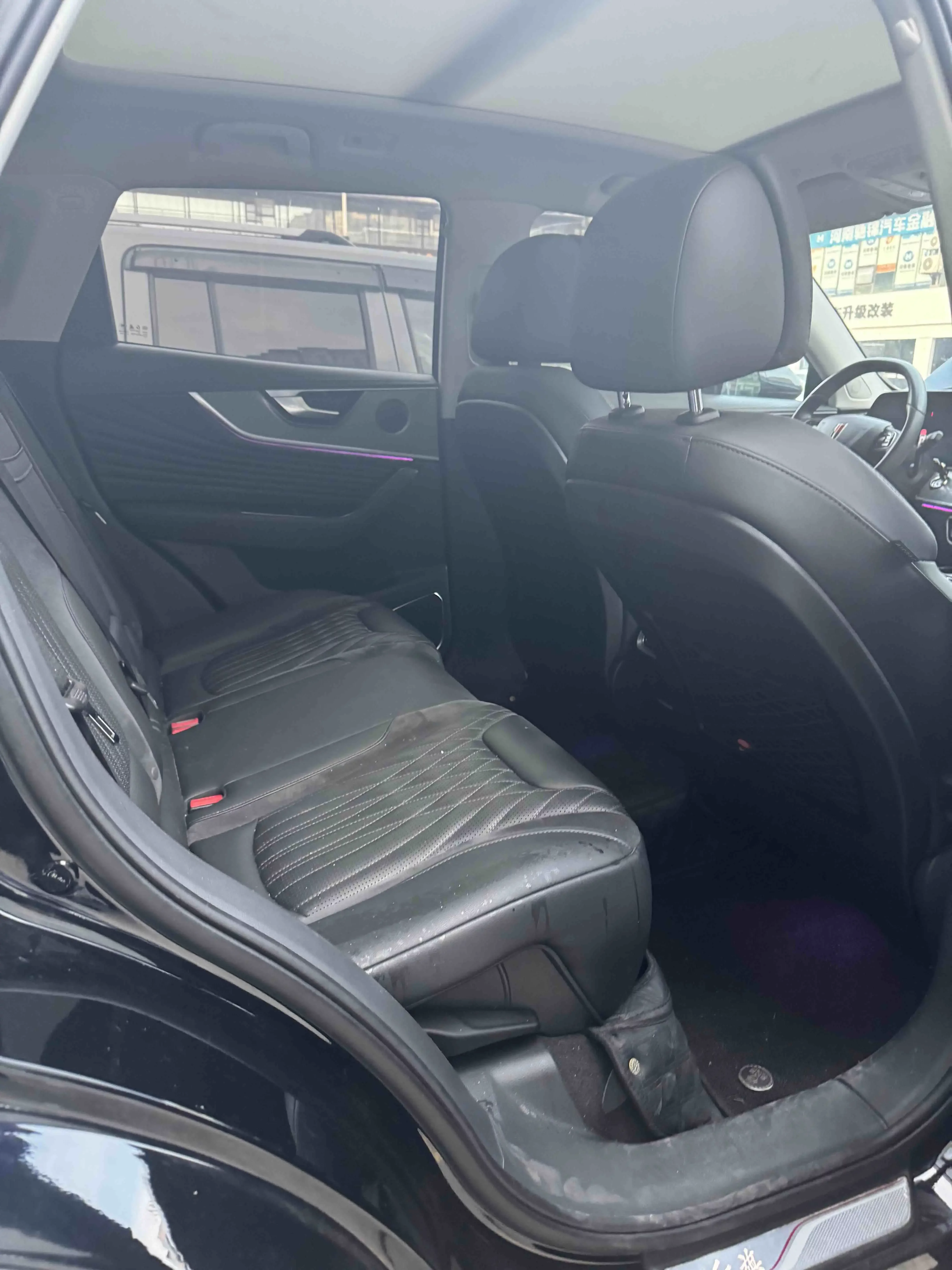 Hongqi HS5