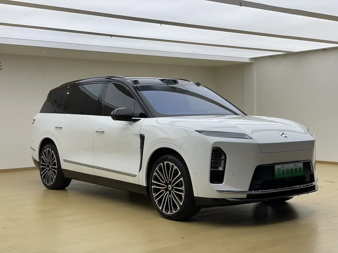 NIO ES8