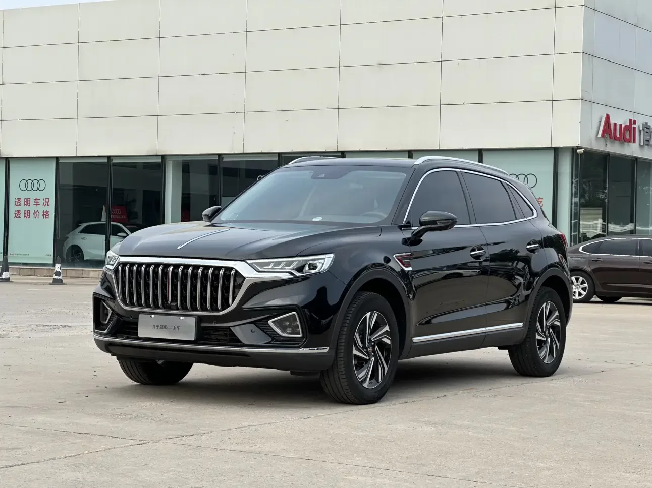 Hongqi HS5