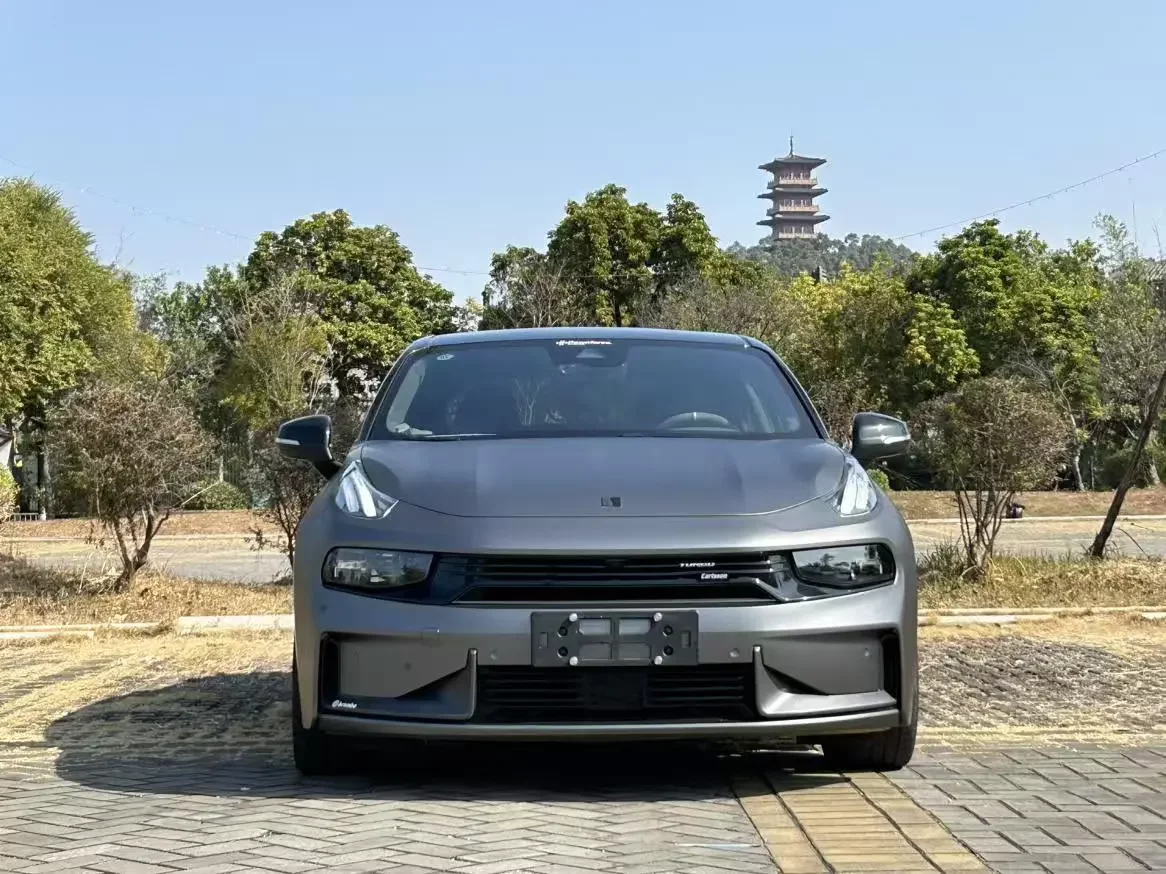 Lynk & Co 03