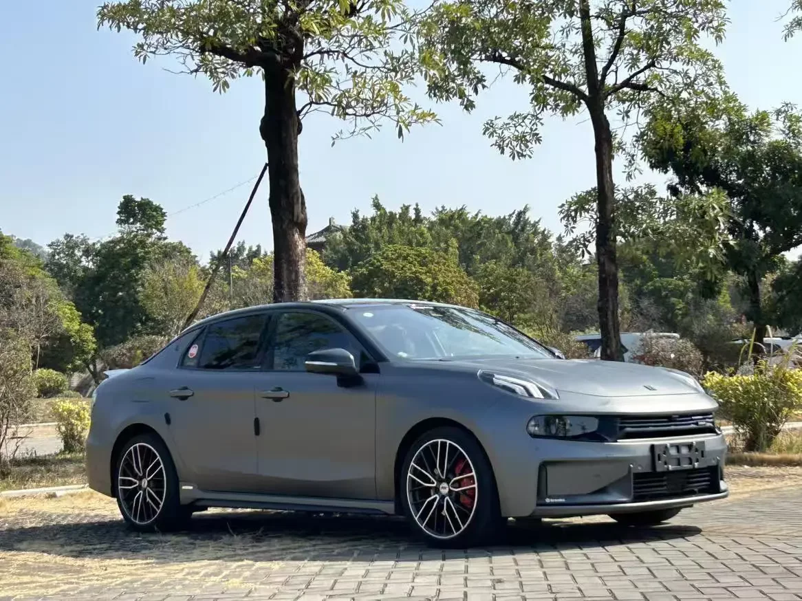 Lynk & Co 03