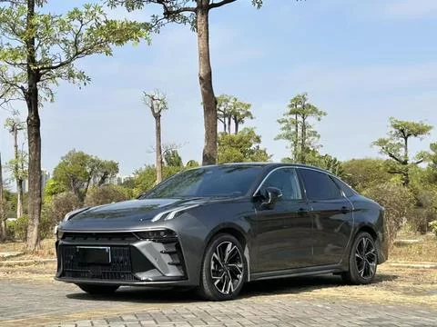 Lynk & Co 03
