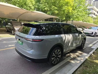 NIO ES8