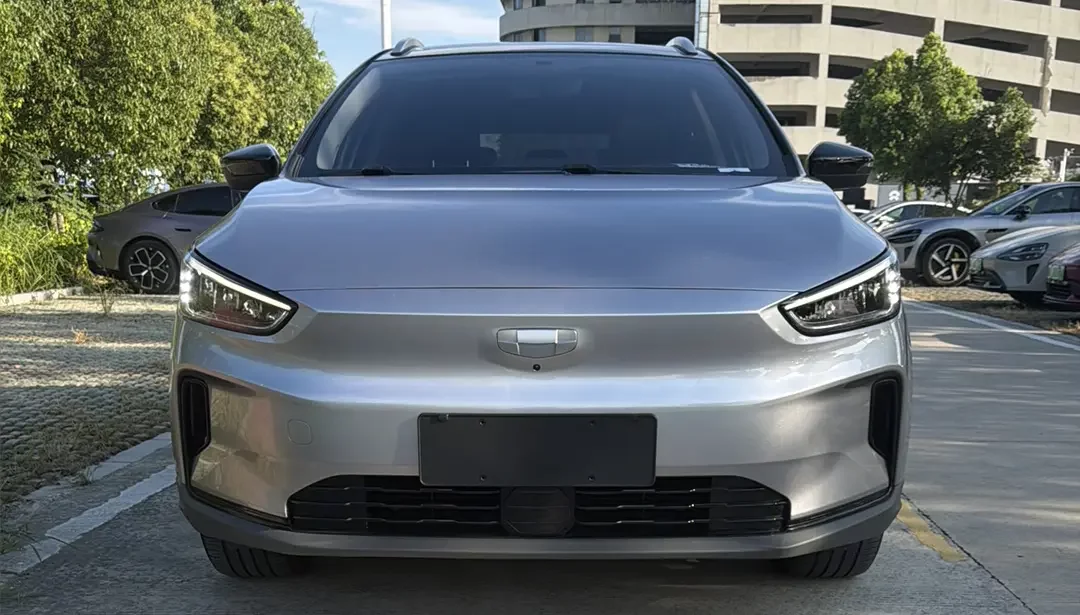 Geely Geometry C  из Китая