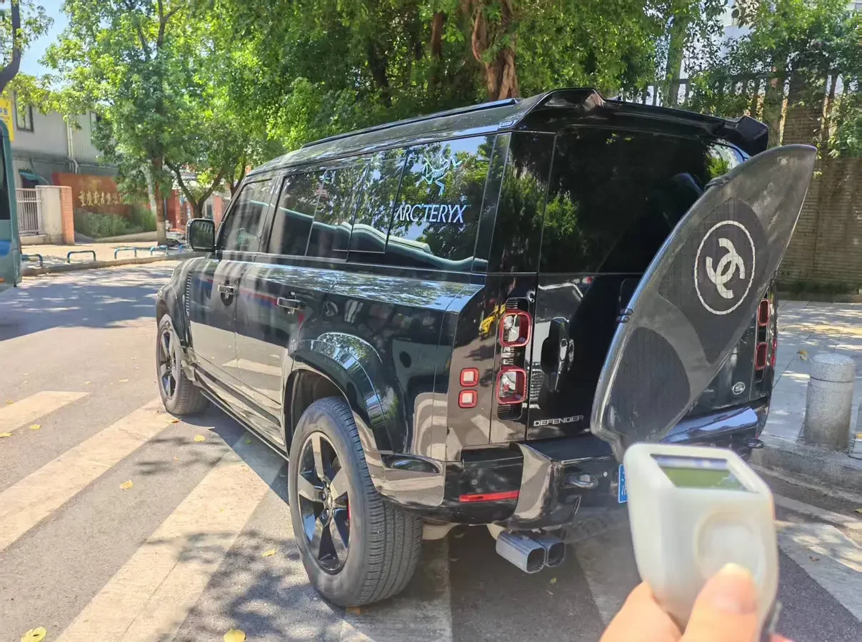 Land Rover guard