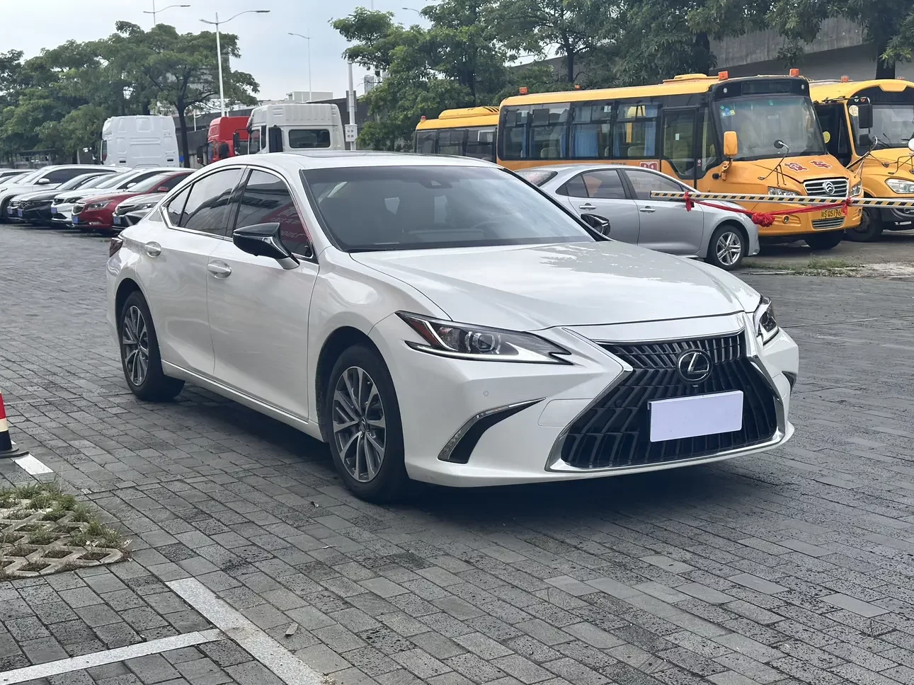 Lexus ES