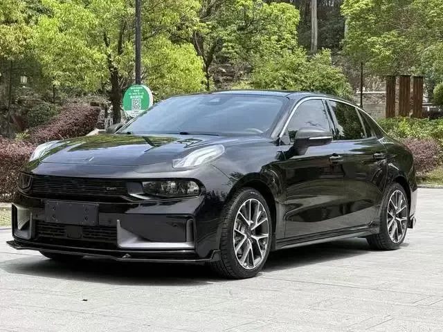 LYNK & CO 03