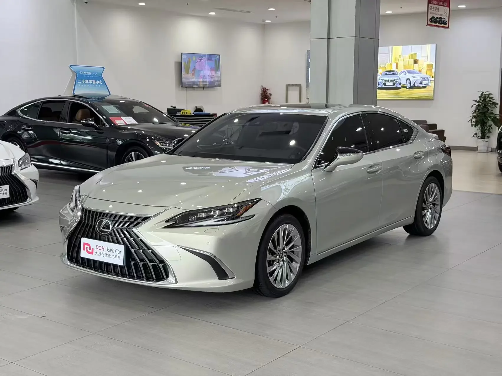 Lexus ES