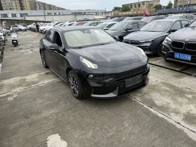 Lynk & Co 03