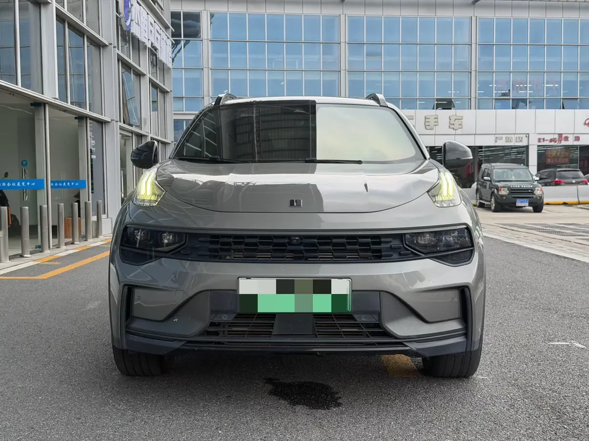 Lynk & Co 01 EM-P