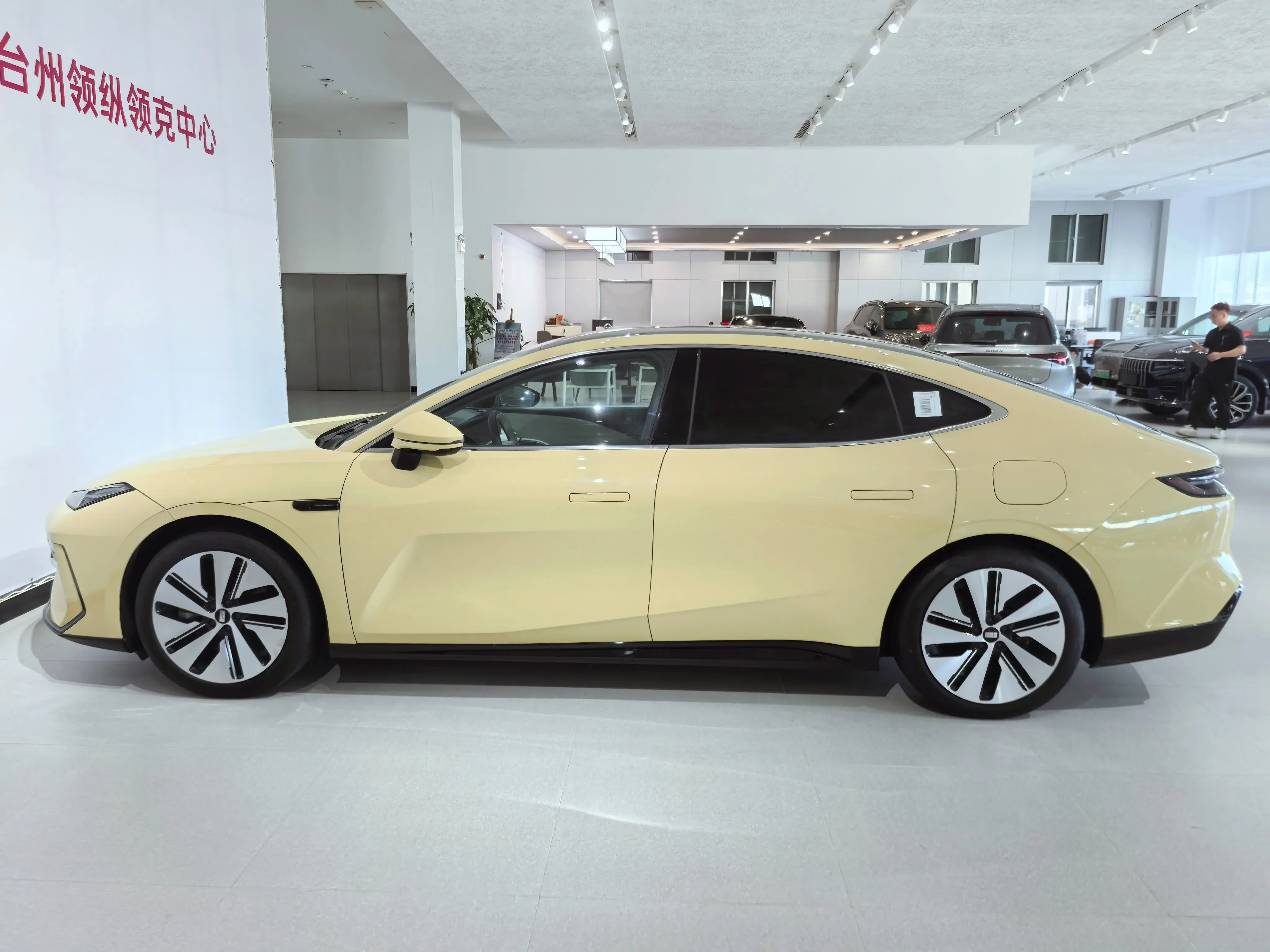 Geely Galaxy E8