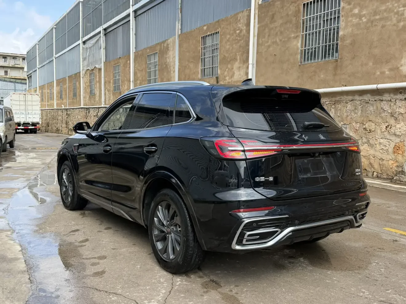 Hongqi HS5