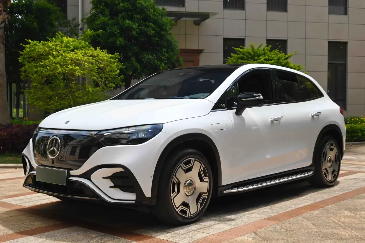 Mercedes-Benz EQE SUV