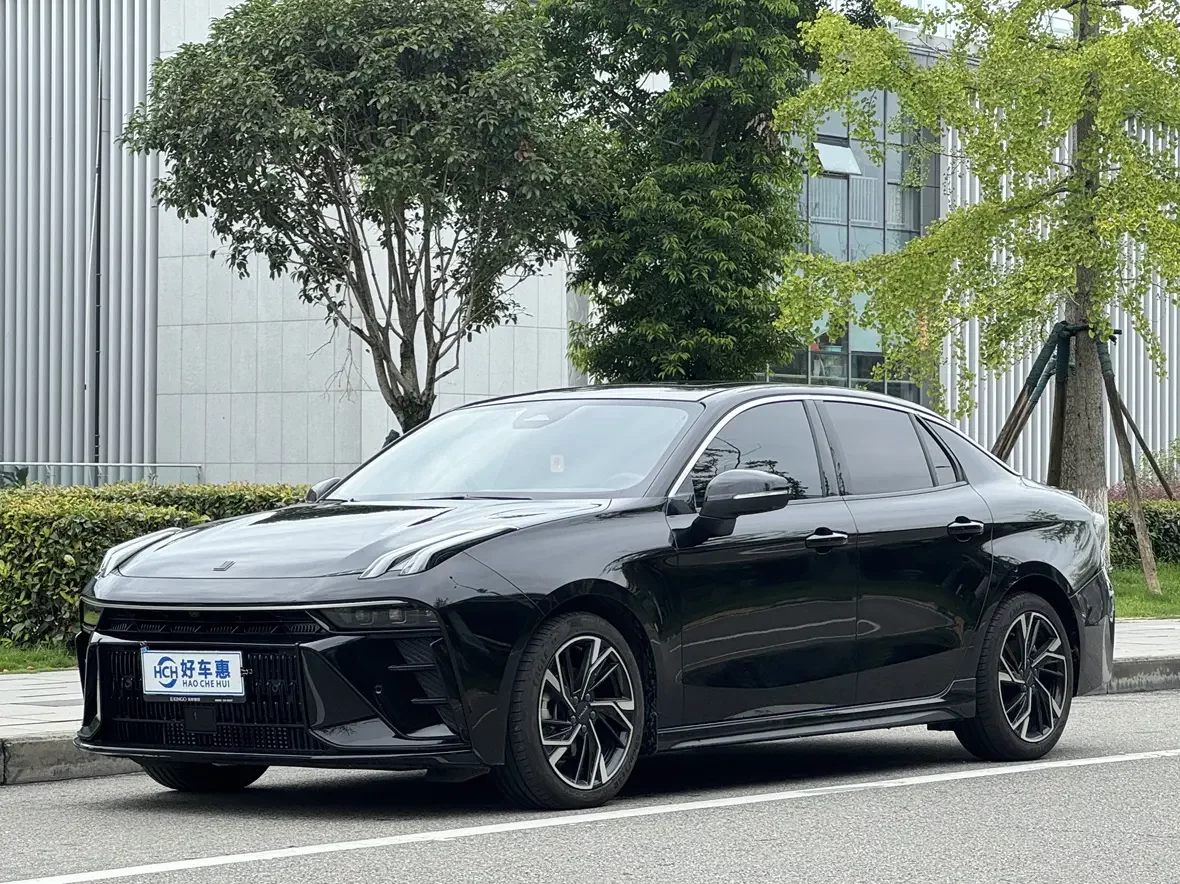 Lynk & Co 03