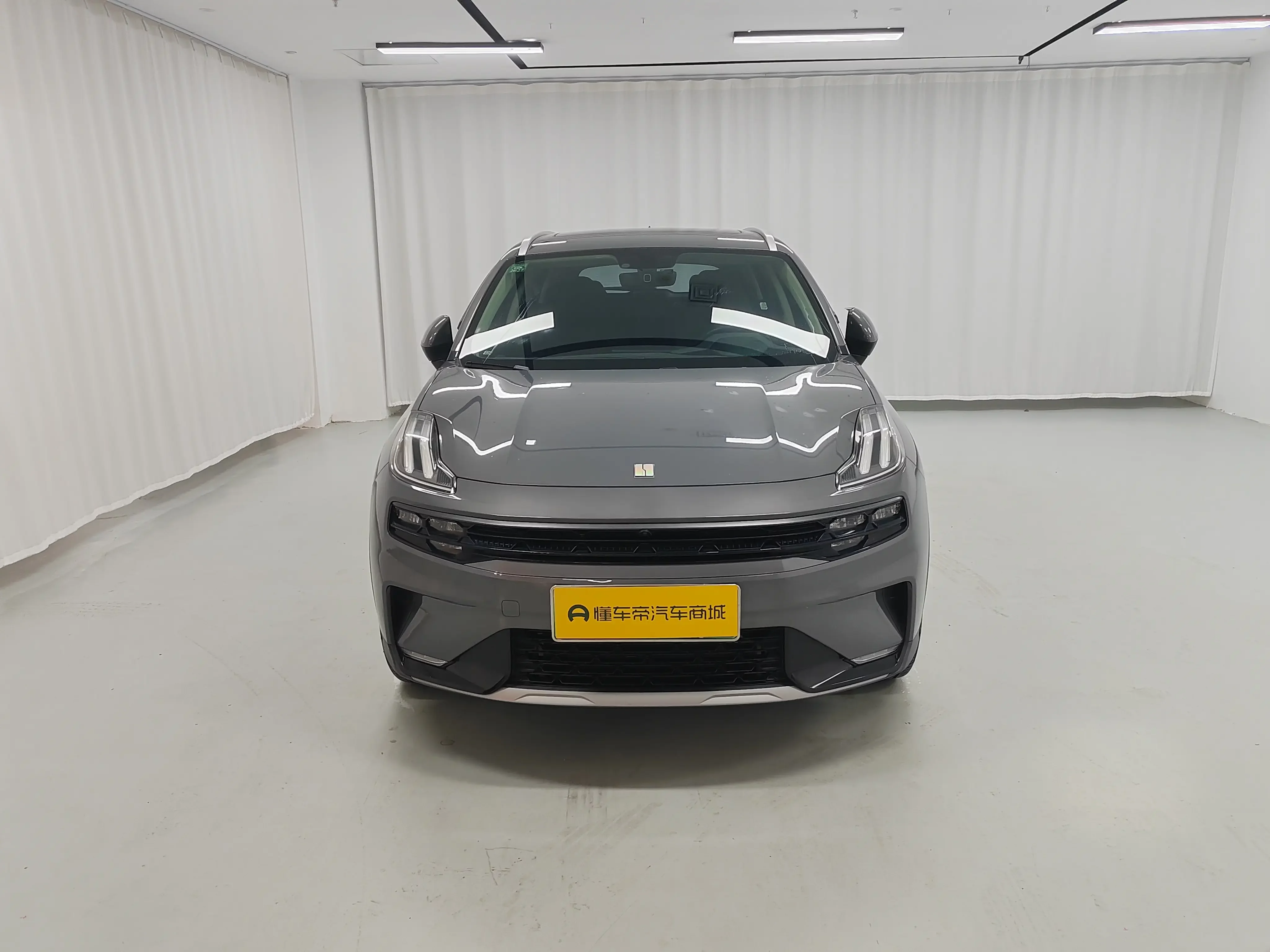 Lynk & Co 06 EM-P