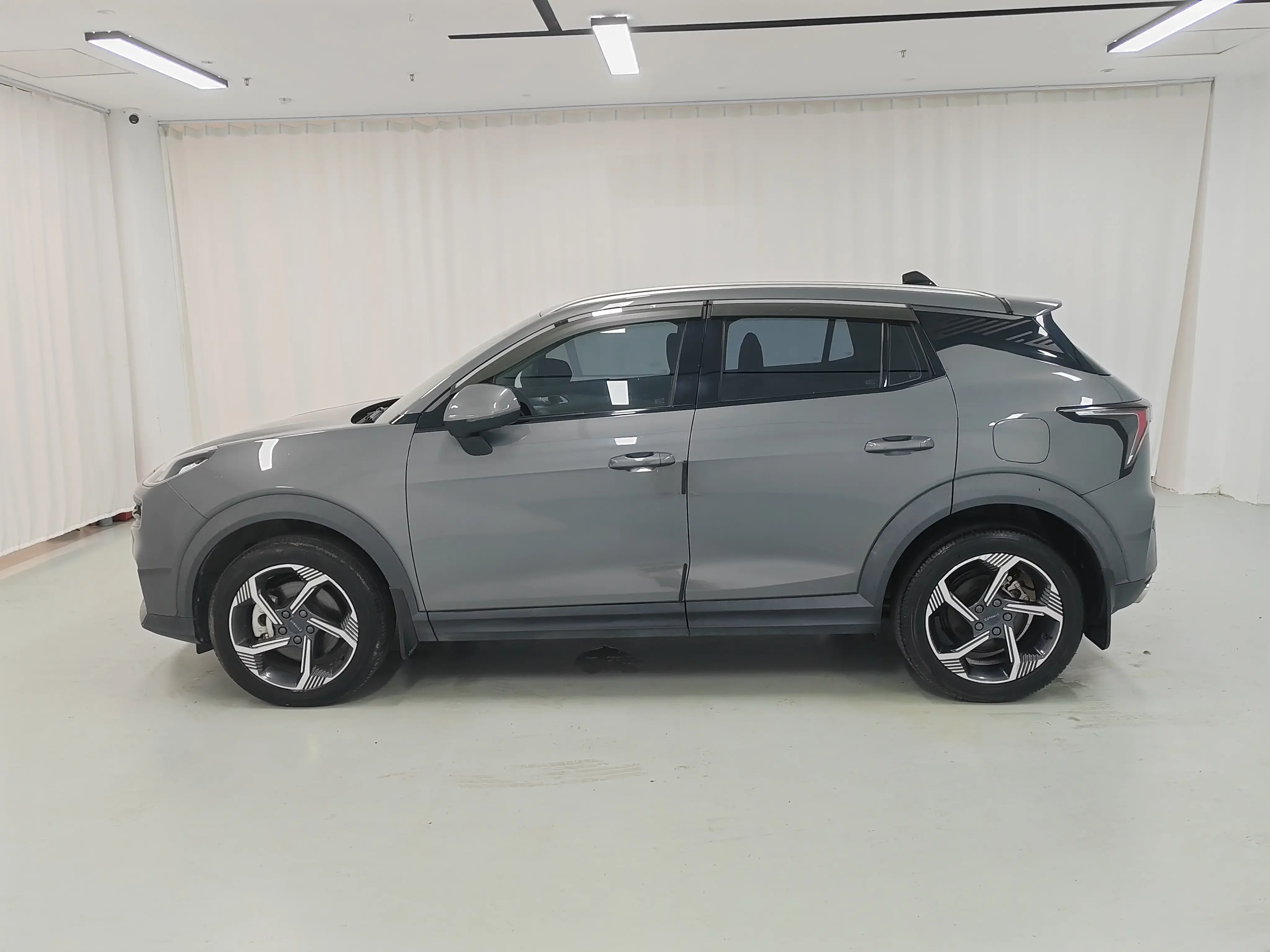 Lynk & Co 06 EM-P
