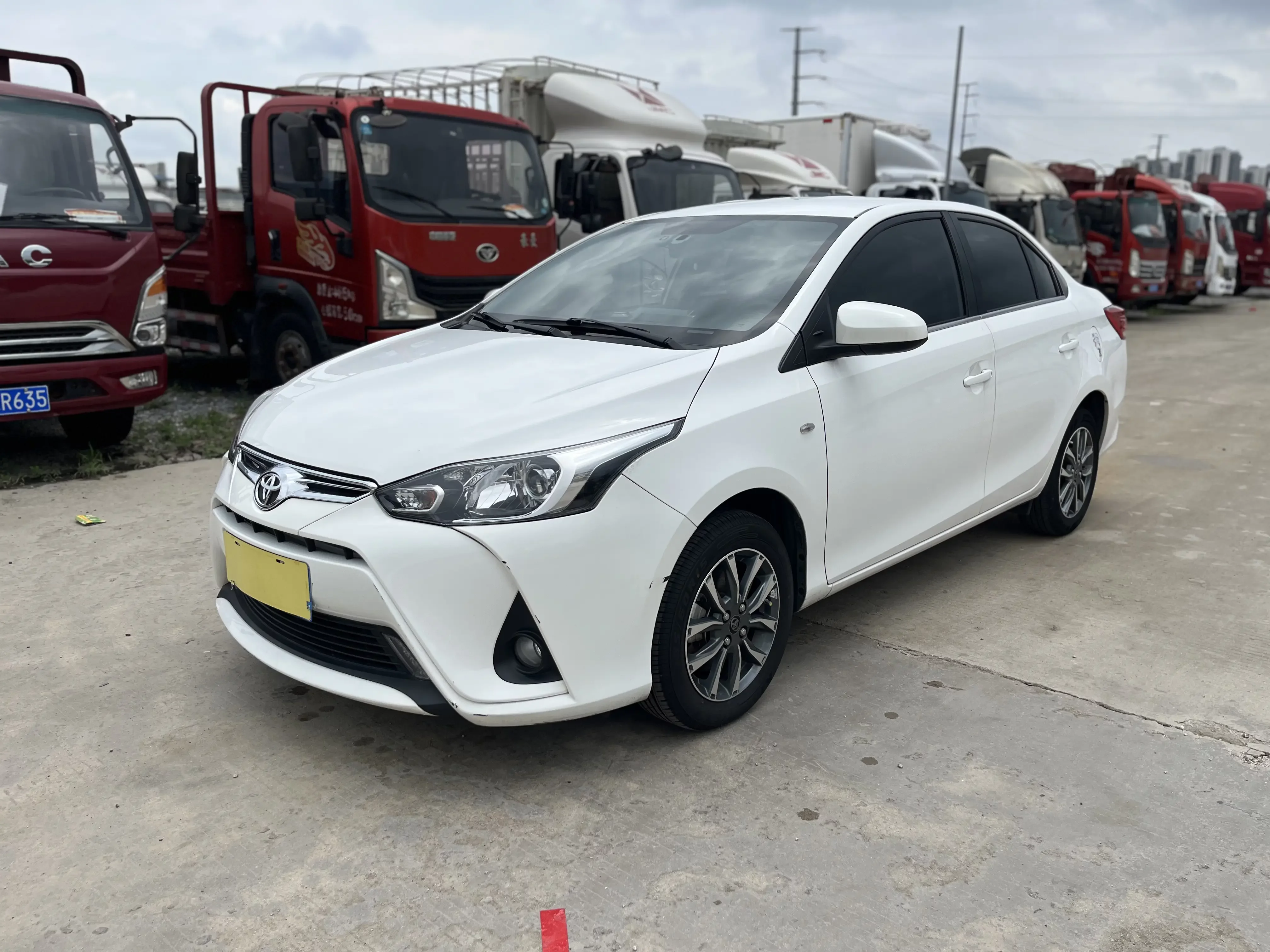 Toyota YARiS L Enjoy  из Китая