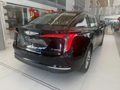 Hongqi E-QM5