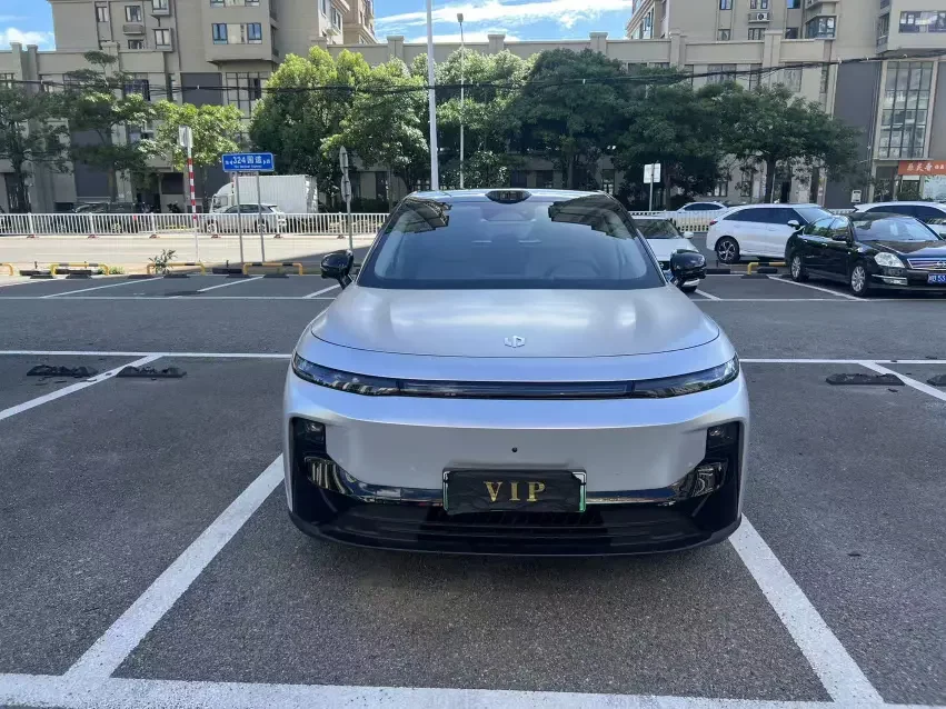 Leapmotor B10