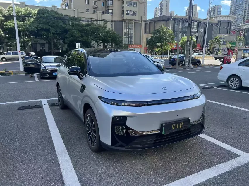 Leapmotor B10