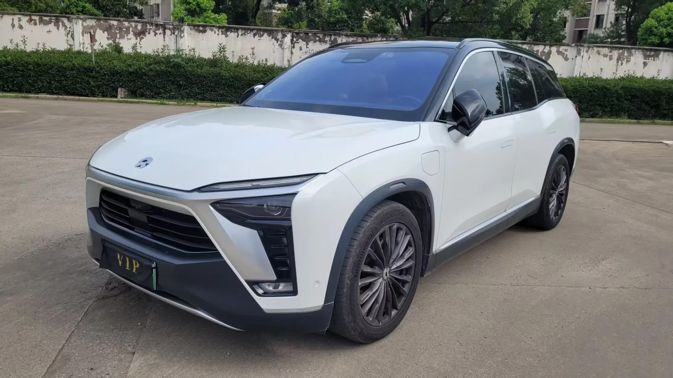 NIO ES8