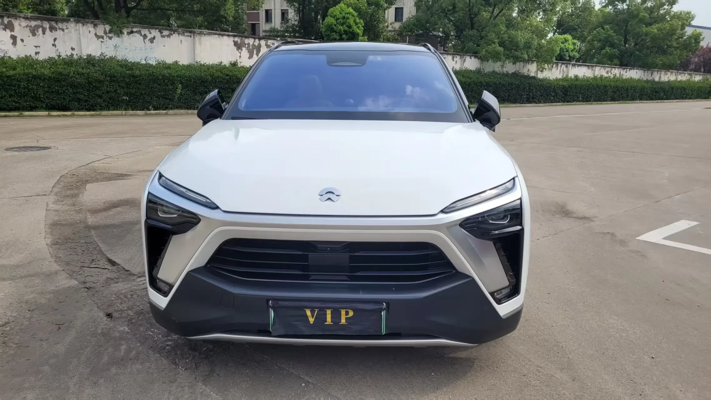 NIO ES8
