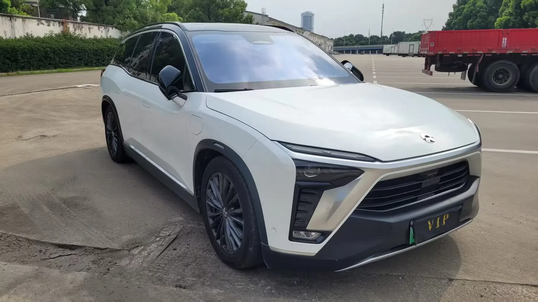 NIO ES8