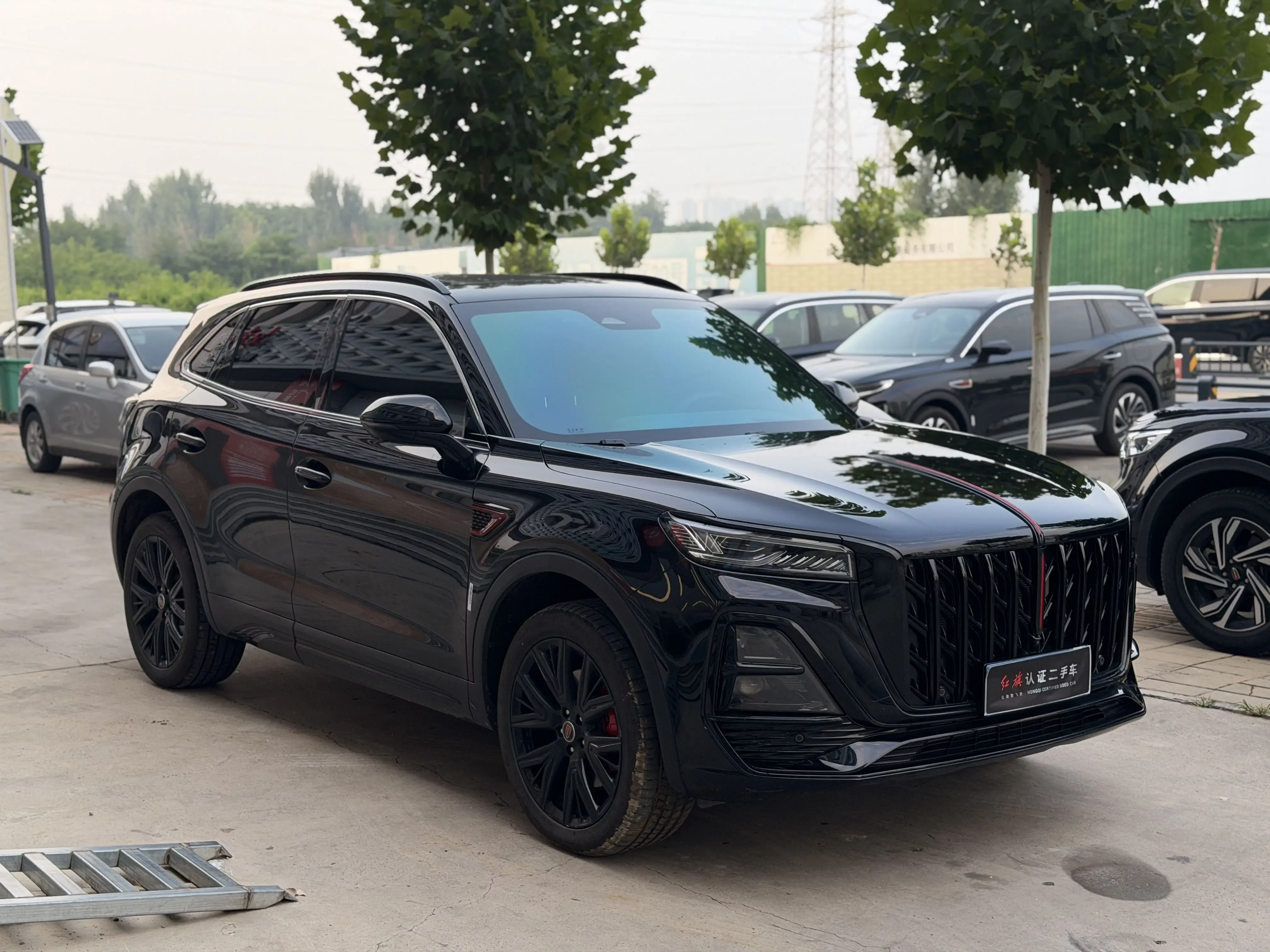 Hongqi HS5