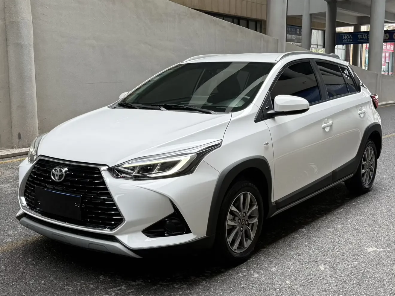 TOYOTA YARIS L